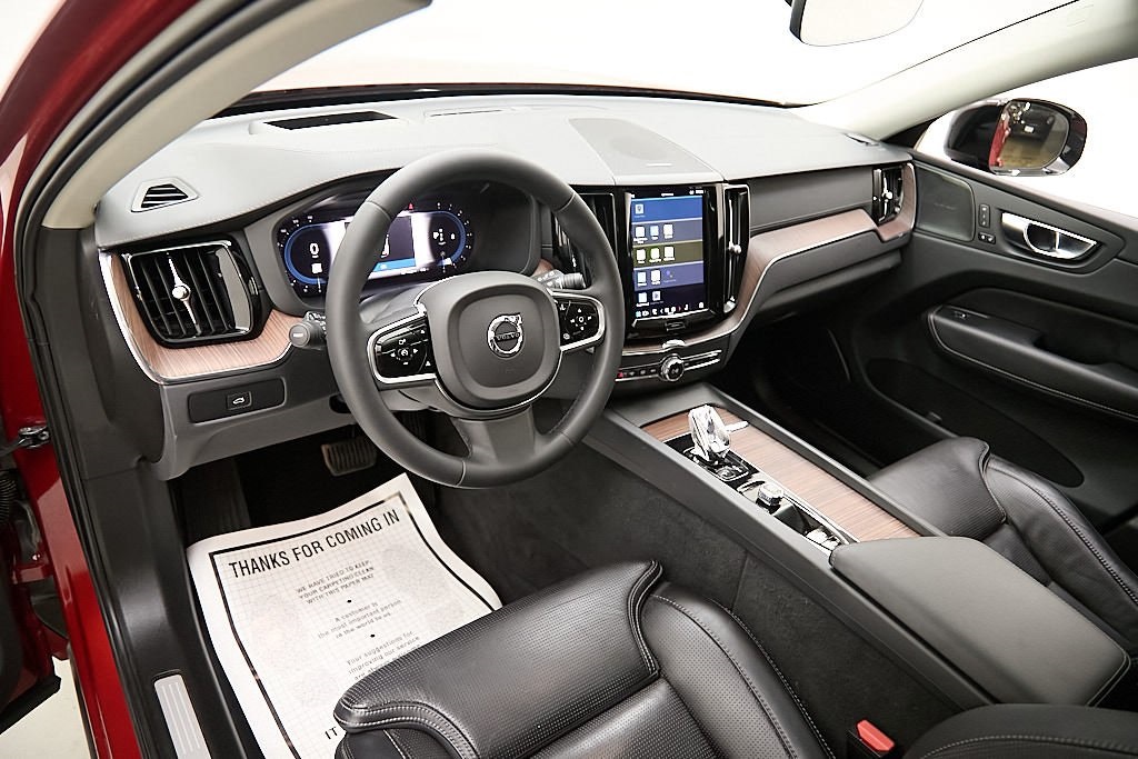 2023 VOLVO XC60 - Image 11