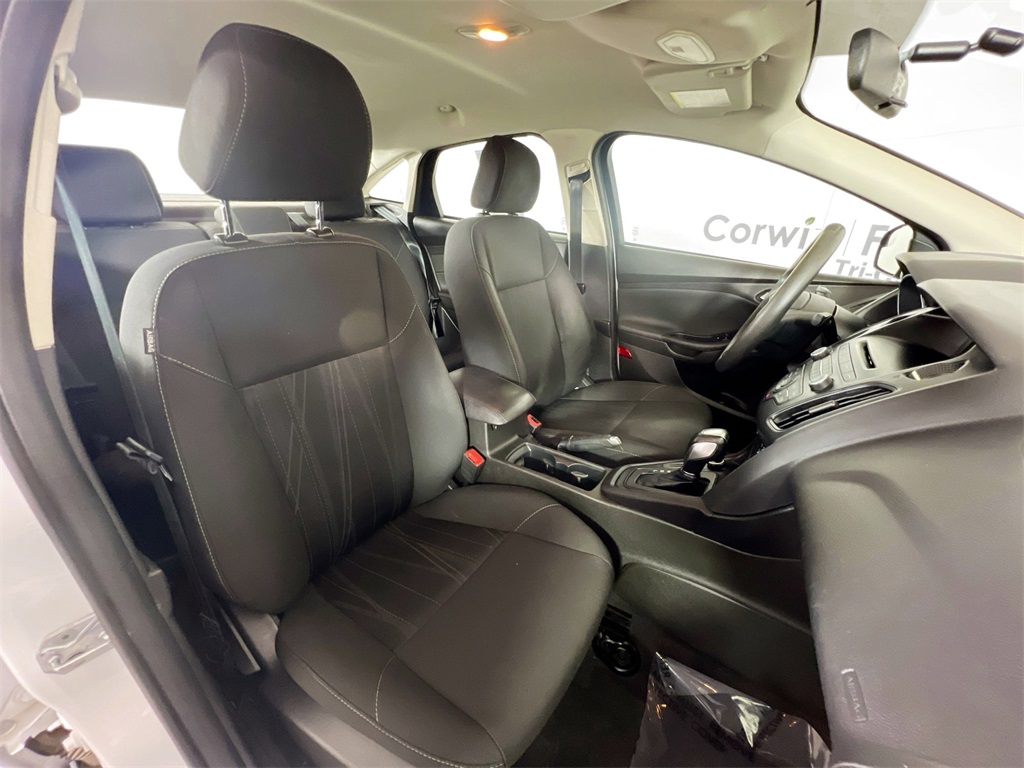 2016 Ford Focus SE photo 17