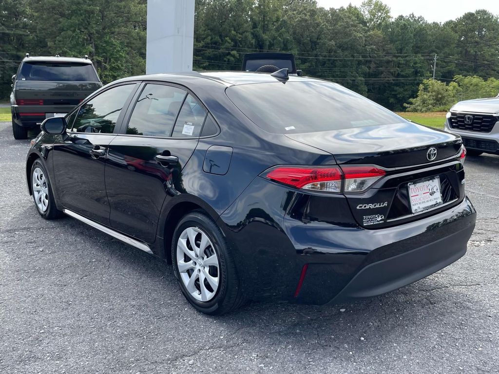 2024 Toyota Corolla LE photo 4