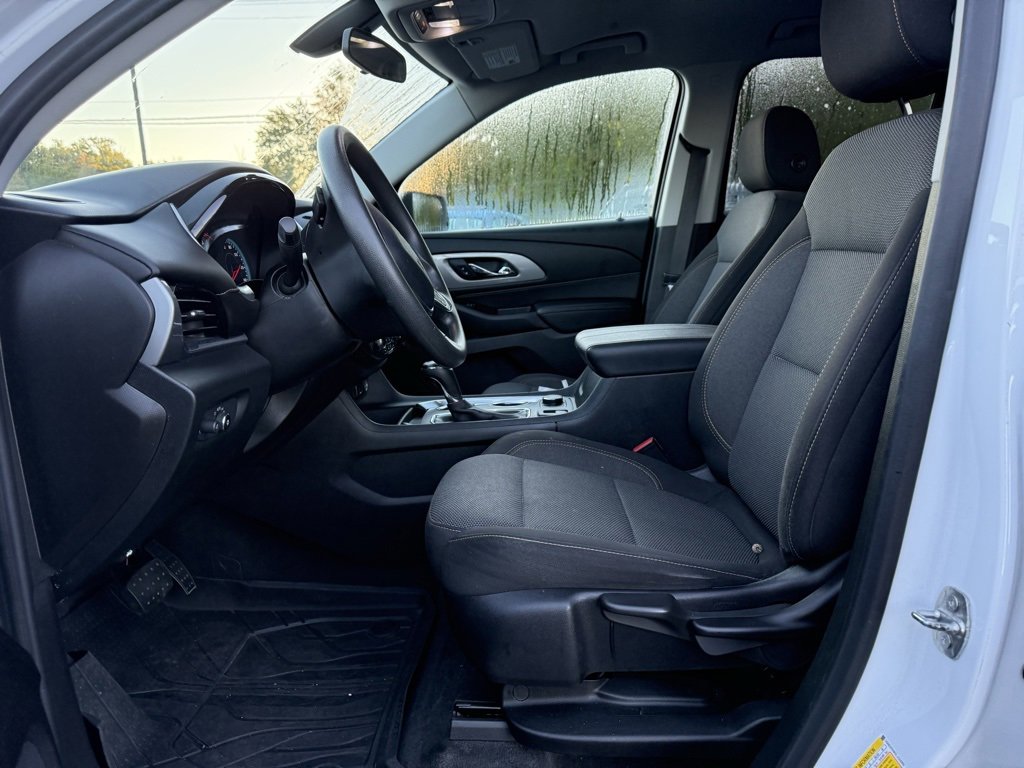 2020 Chevrolet Traverse LS photo 3
