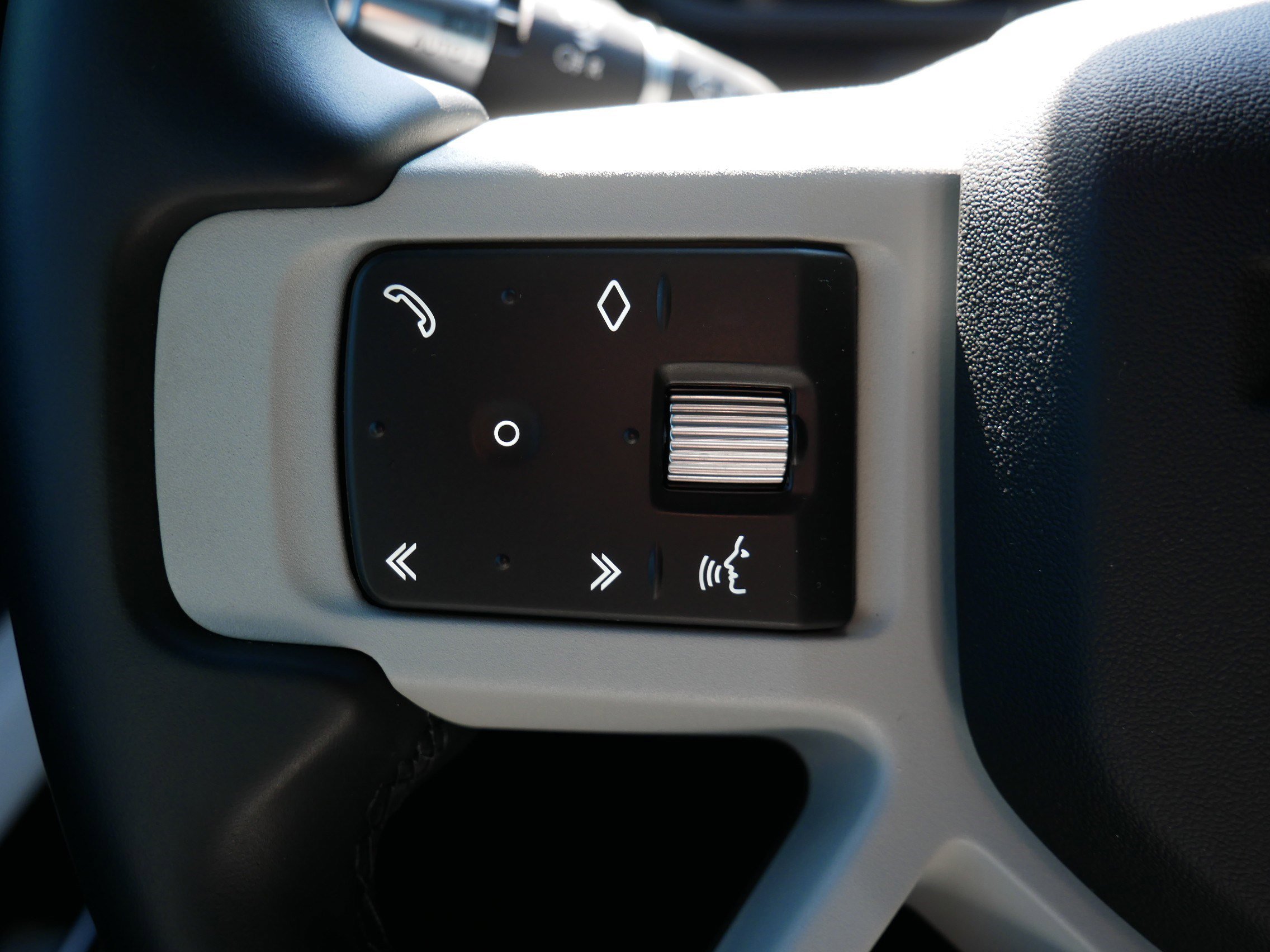 2022 Land Rover Defender X-Dynamic S photo 16