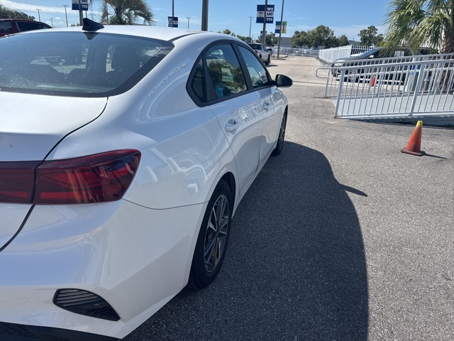 2023 Kia Forte LXS photo 3