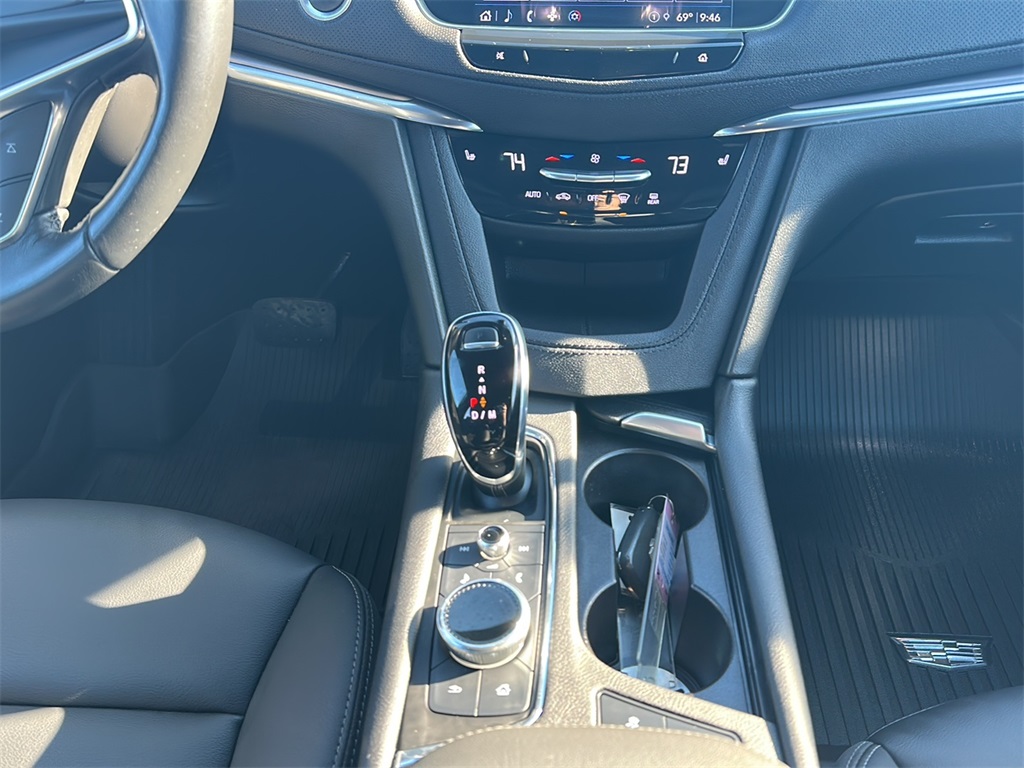 2023 Cadillac XT5 Luxury photo 8