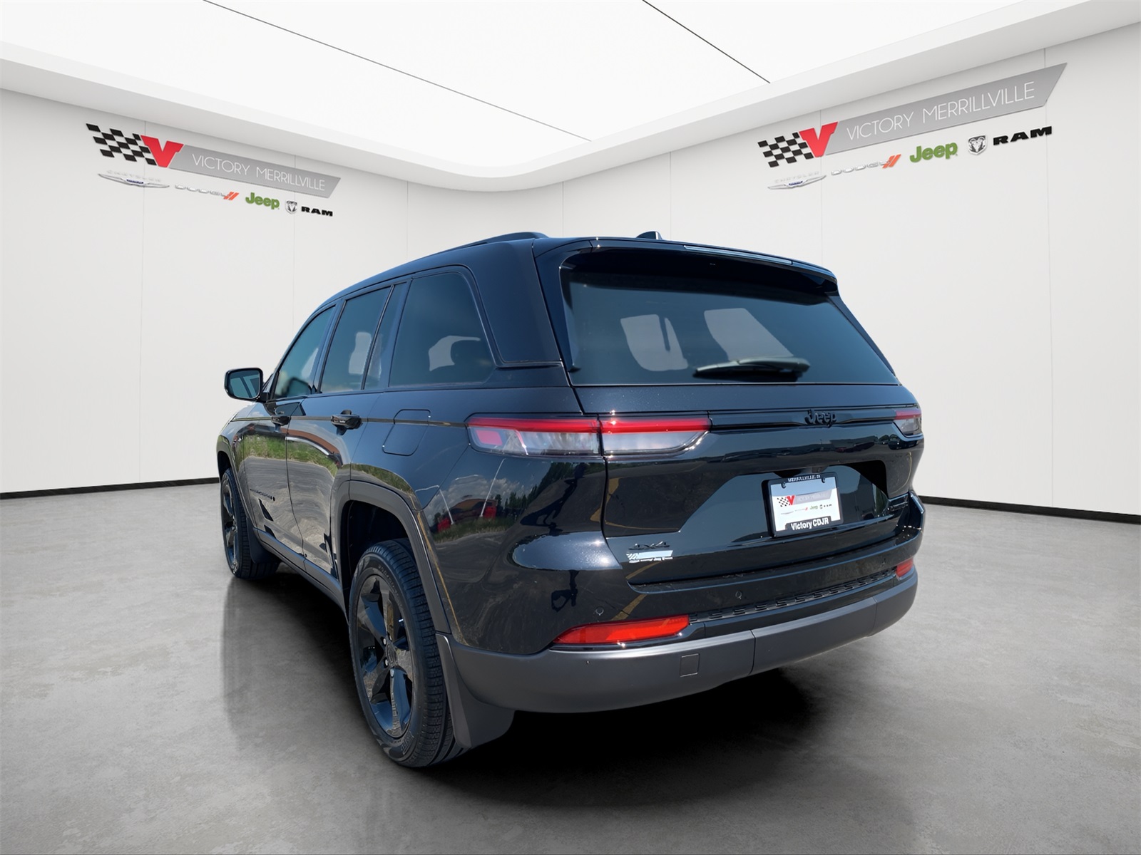 2025 Jeep Grand Cherokee Limited photo 2