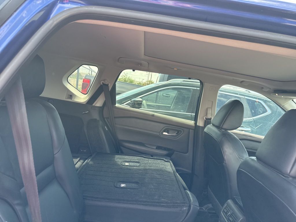 2023 Nissan Rogue SV photo 11