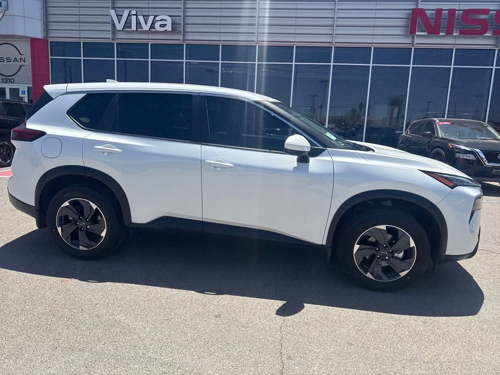 2024 Nissan Rogue SV photo 5