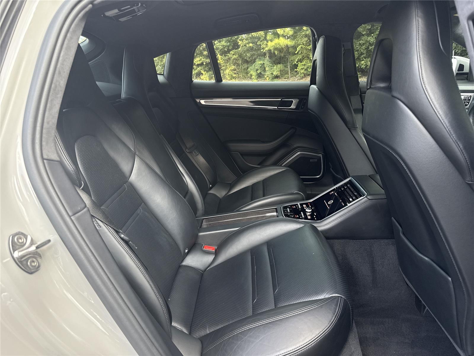 2020 Porsche Panamera GTS photo 24