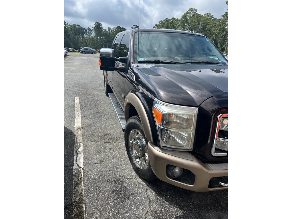 2013 Ford F-250 Lariat photo 2