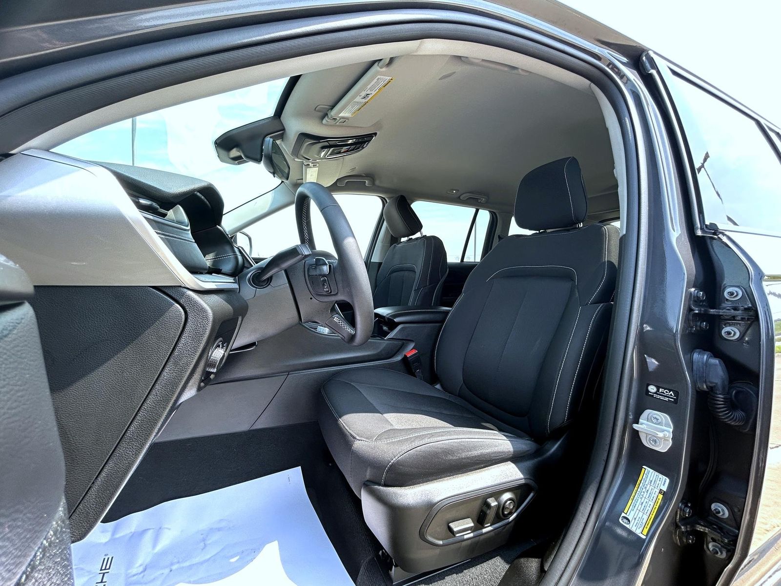 2023 Jeep Grand Cherokee Laredo photo 9