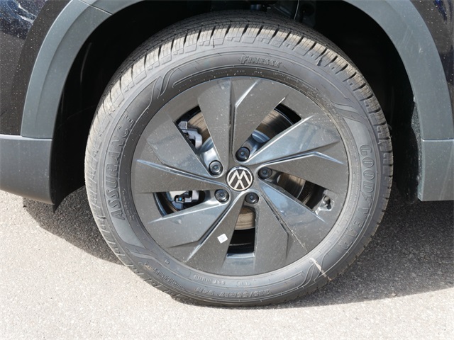 2025 Volkswagen Taos S photo 2