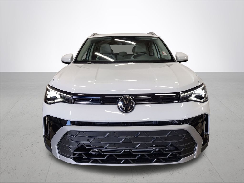 2025 Volkswagen Taos SE photo 3