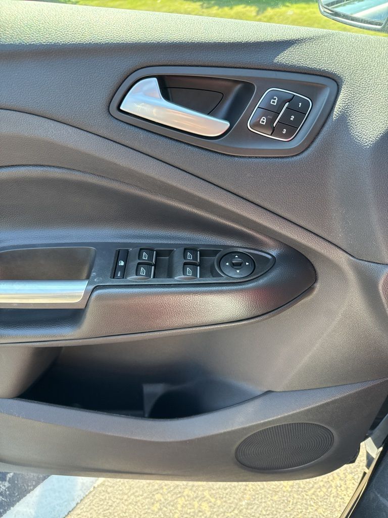 2019 Ford Escape Titanium photo 12