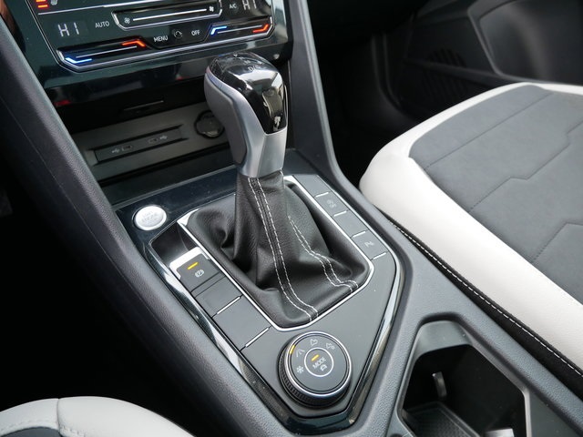 2025 Volkswagen Taos SE photo 10