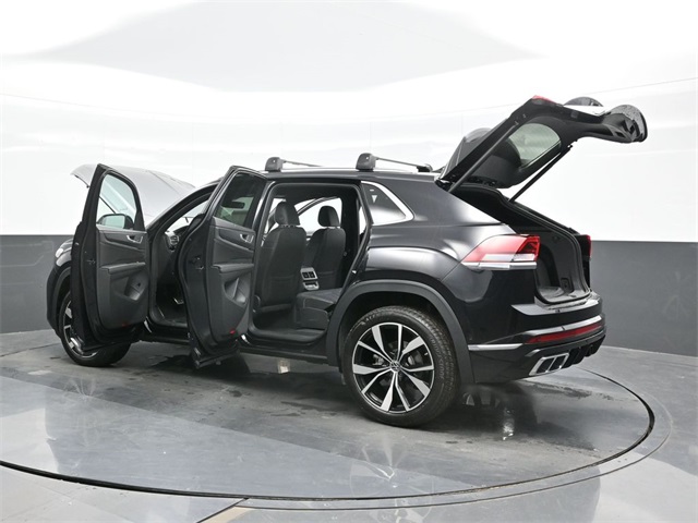 2026 Volkswagen Atlas Cross Sport SEL Premium R-Line photo 3