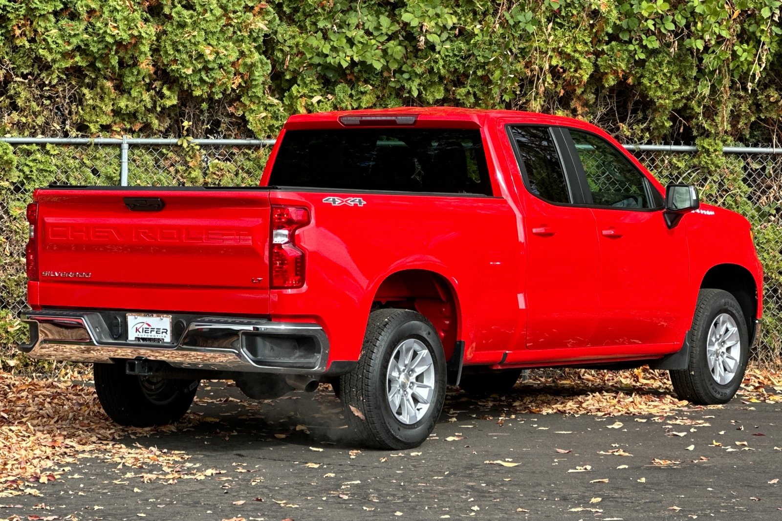 2025 Chevrolet Silverado 1500 LT photo 4