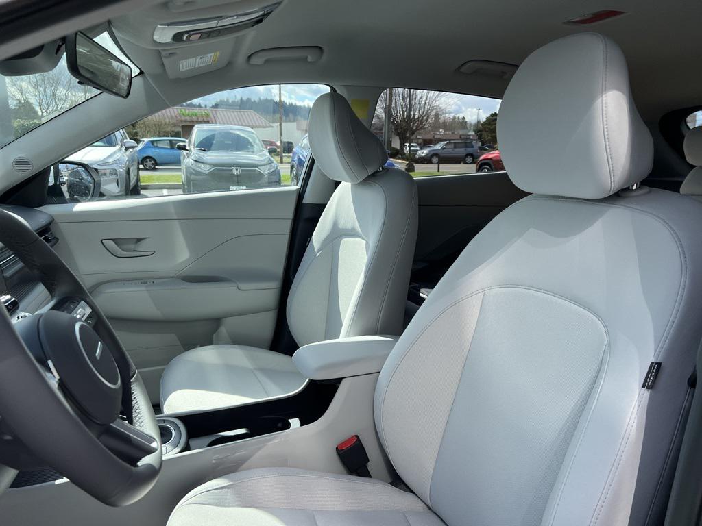 2025 Hyundai Kona SEL photo 11