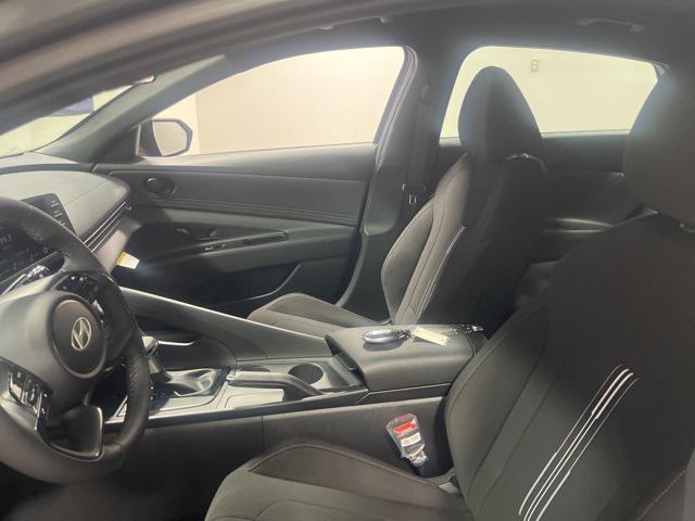 2025 Hyundai Elantra SEL Sport photo 8