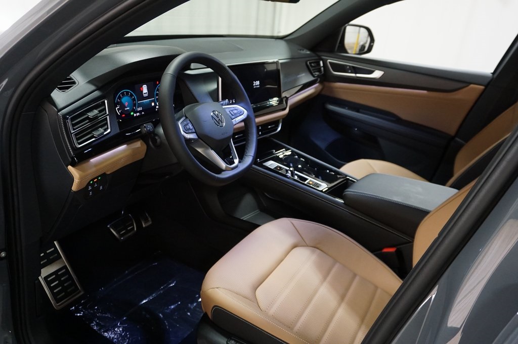 2026 Volkswagen Atlas Cross Sport SEL R-Line photo 9