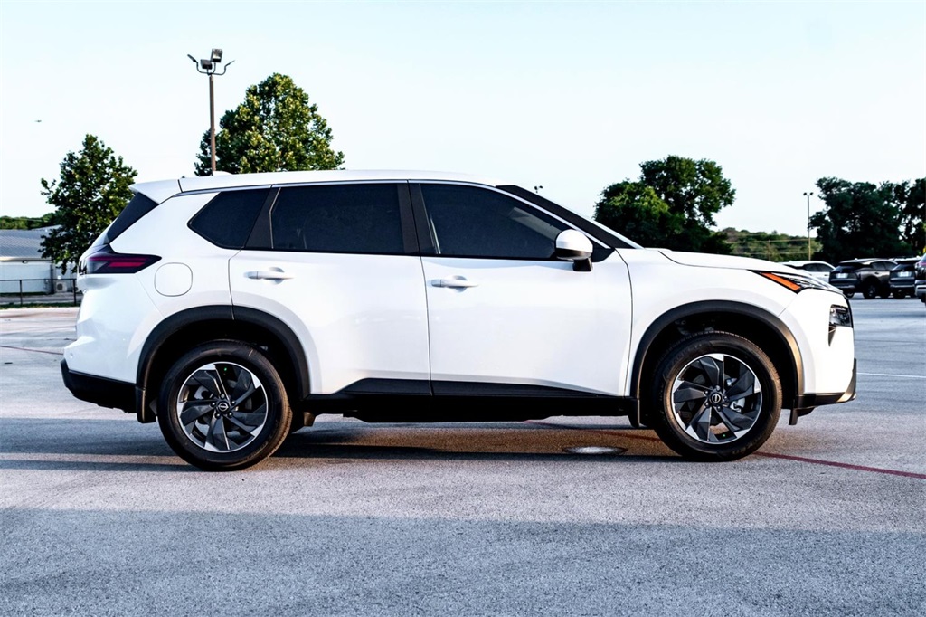 2025 Nissan Rogue SV photo 2
