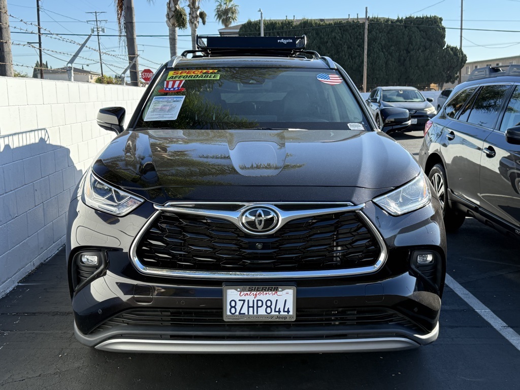 2022 Toyota Highlander Platinum photo 2