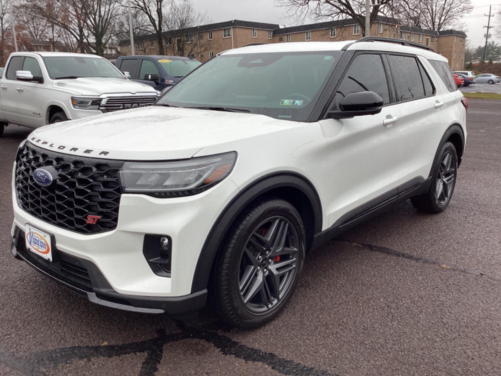 2025 Ford Explorer ST photo 3