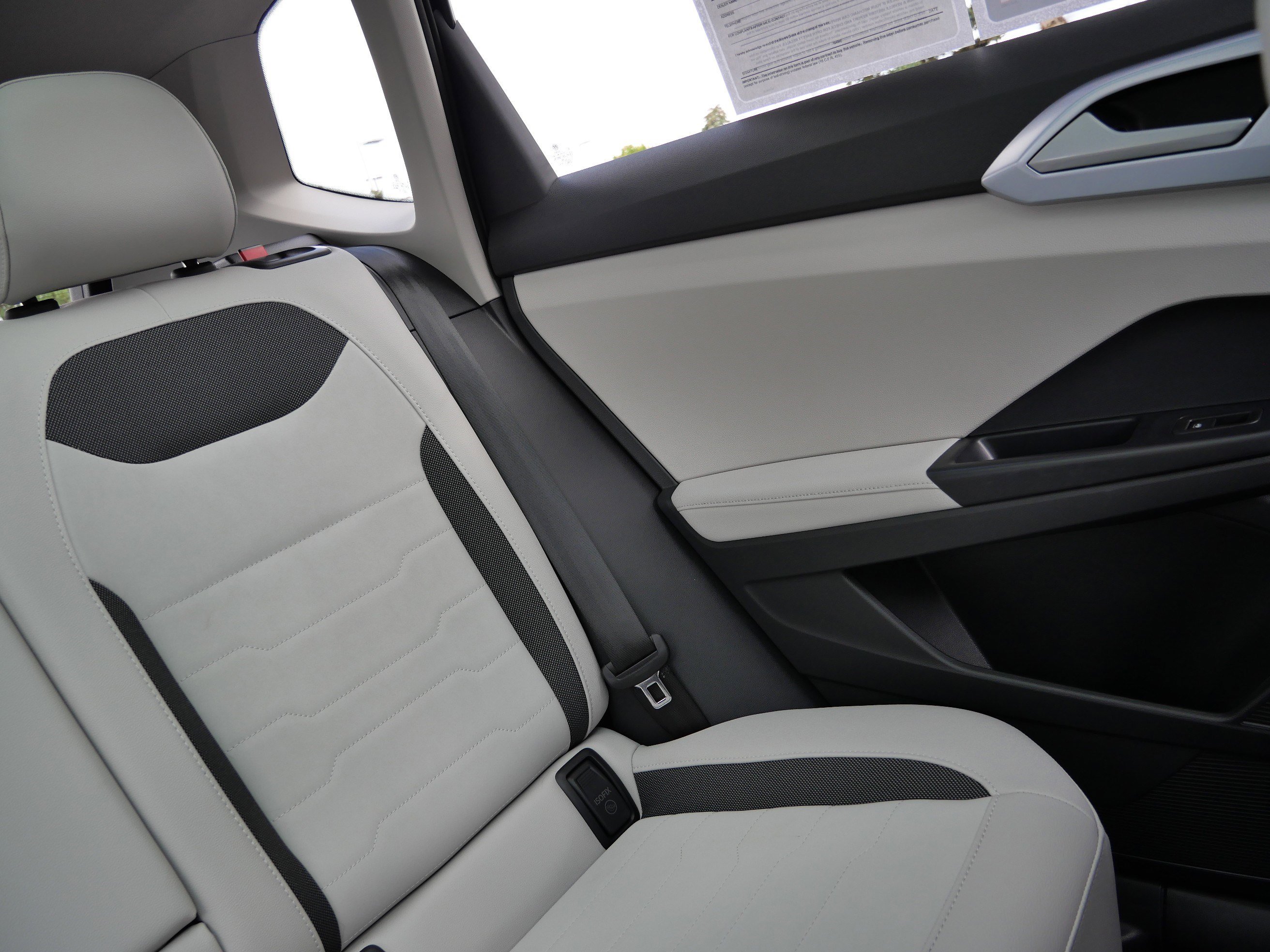 2025 Volkswagen Taos SE photo 14