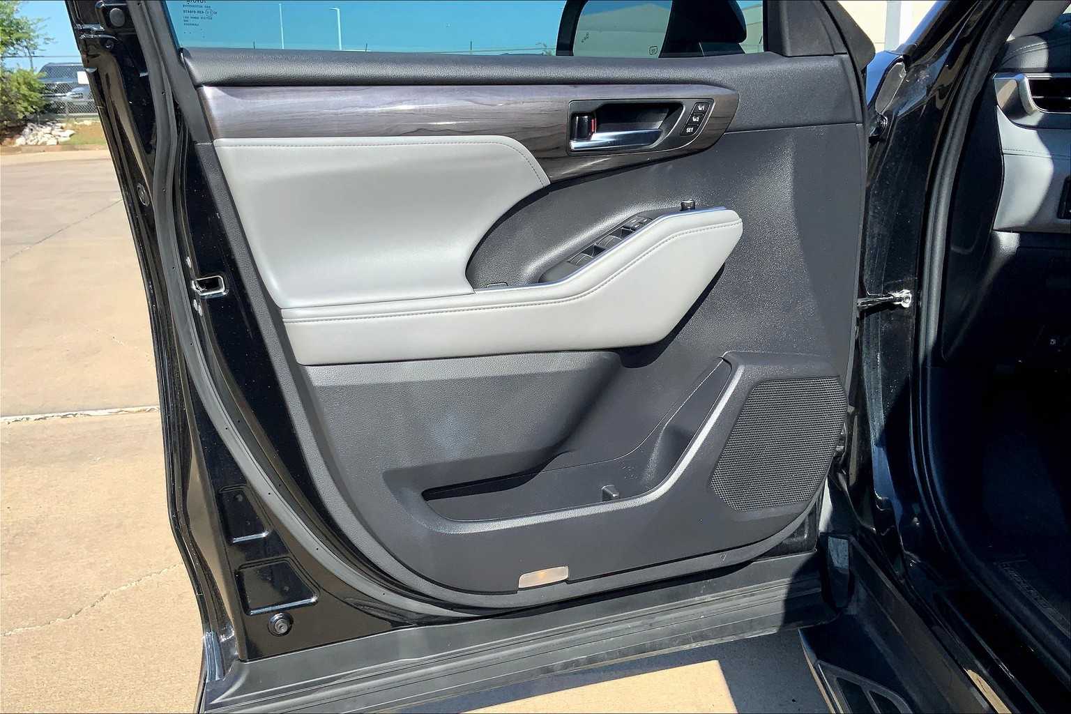 2022 Toyota Highlander Platinum photo 22