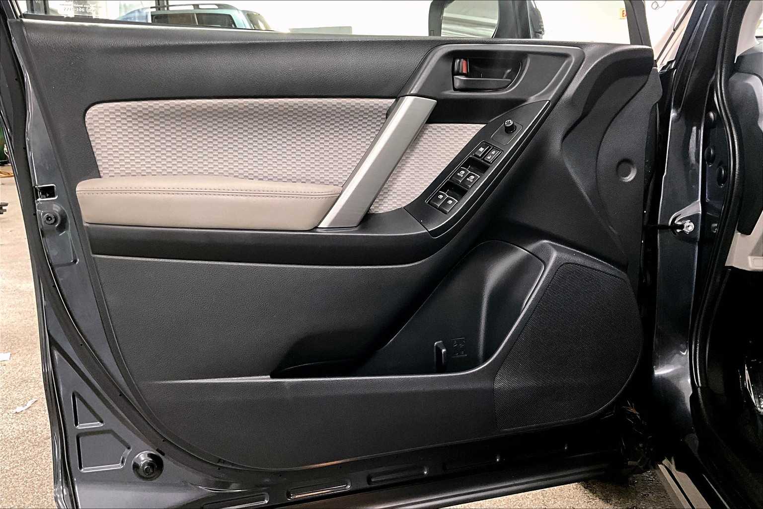 2018 Subaru Forester Premium photo 20