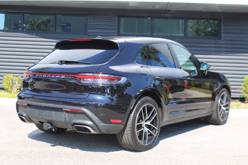 2025 Porsche Macan T photo 7