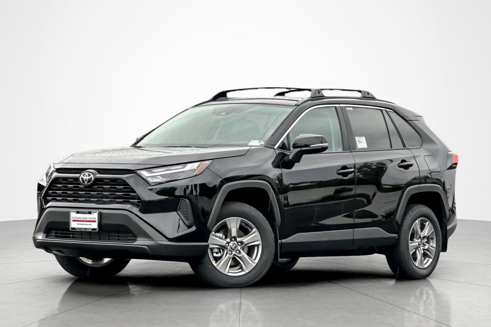 2025 Toyota RAV4 XLE's photo