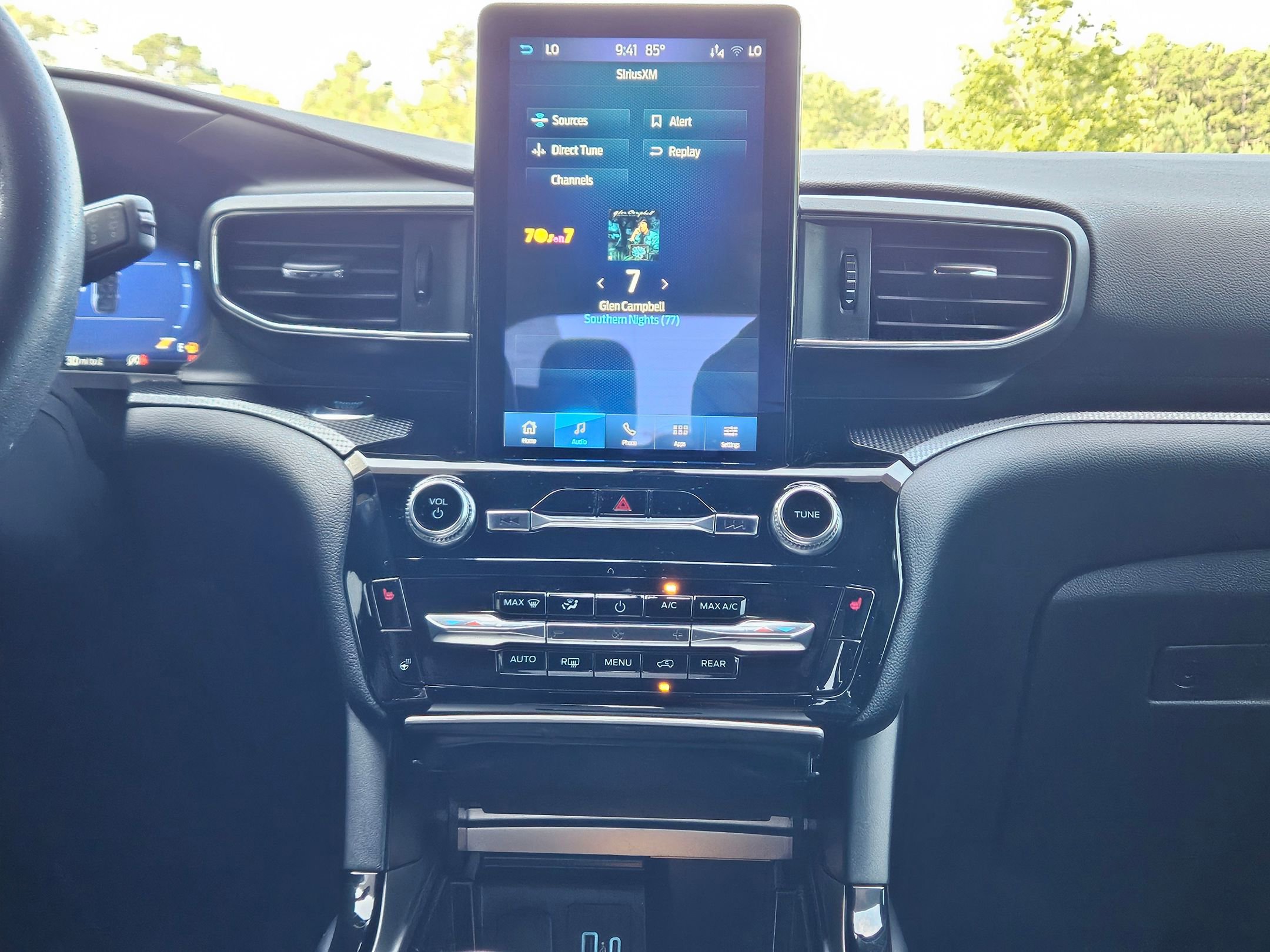 2023 Ford Explorer ST photo 10