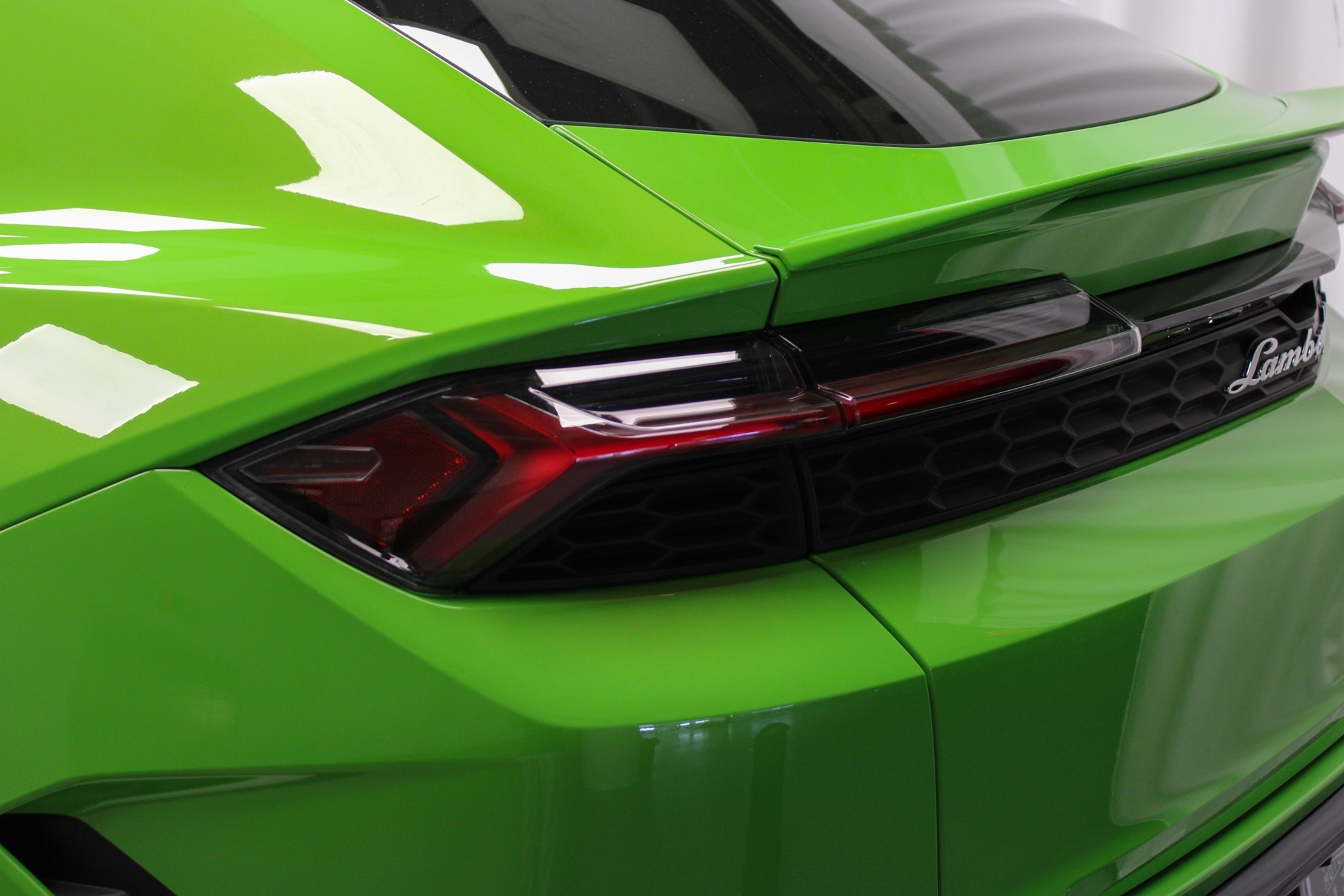 2025 Lamborghini Urus SE photo 12