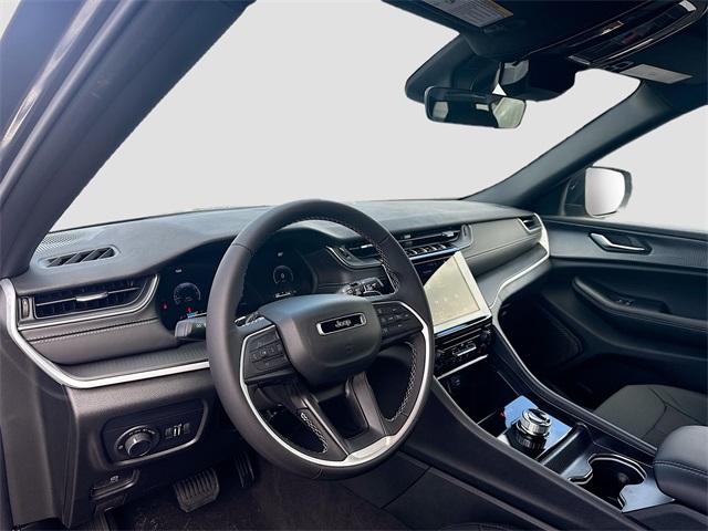 2025 Jeep Grand Cherokee Laredo photo 8