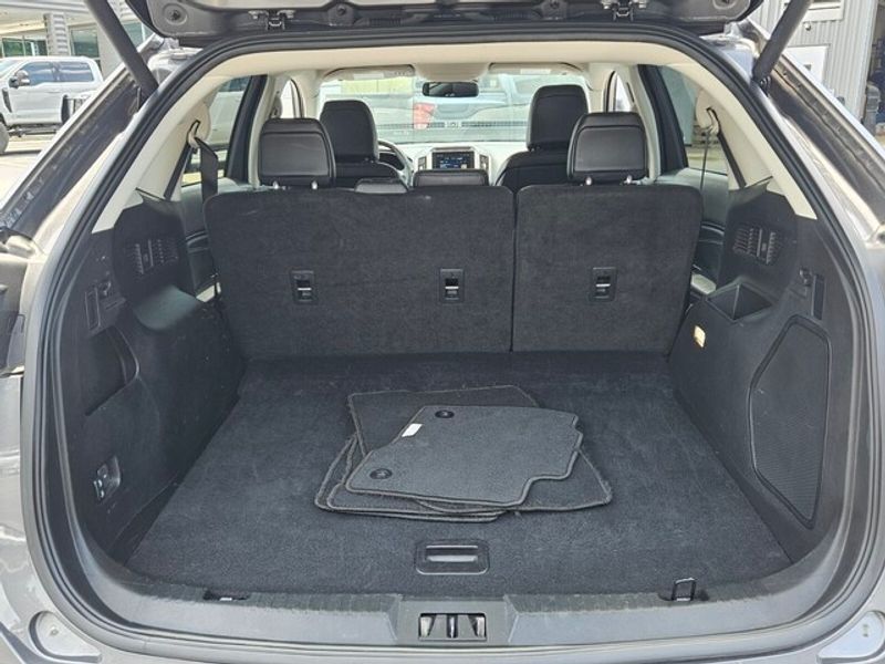 2024 Ford Edge Titanium photo 13