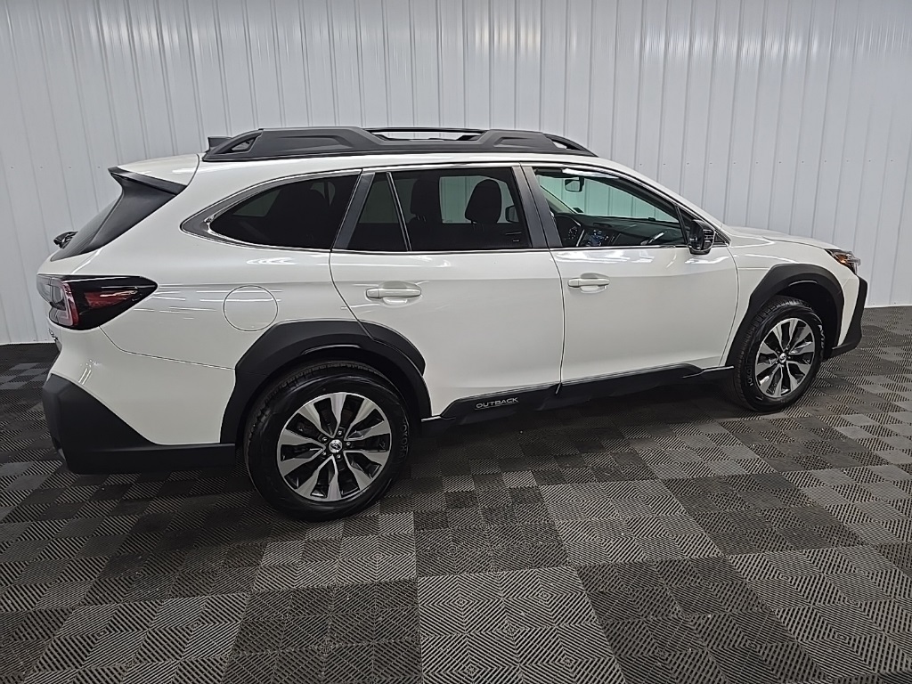 2025 Subaru Outback Limited photo 3