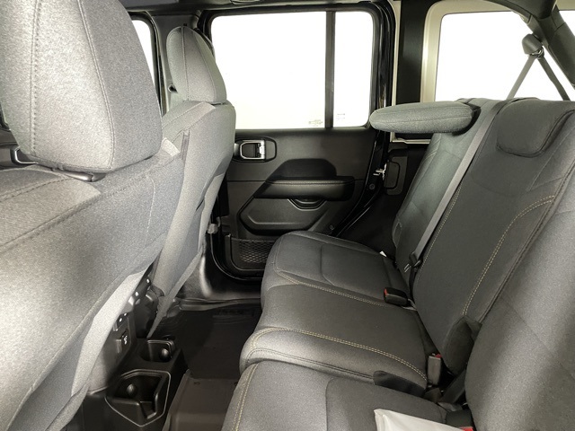 2025 Jeep Wrangler Sahara photo 34