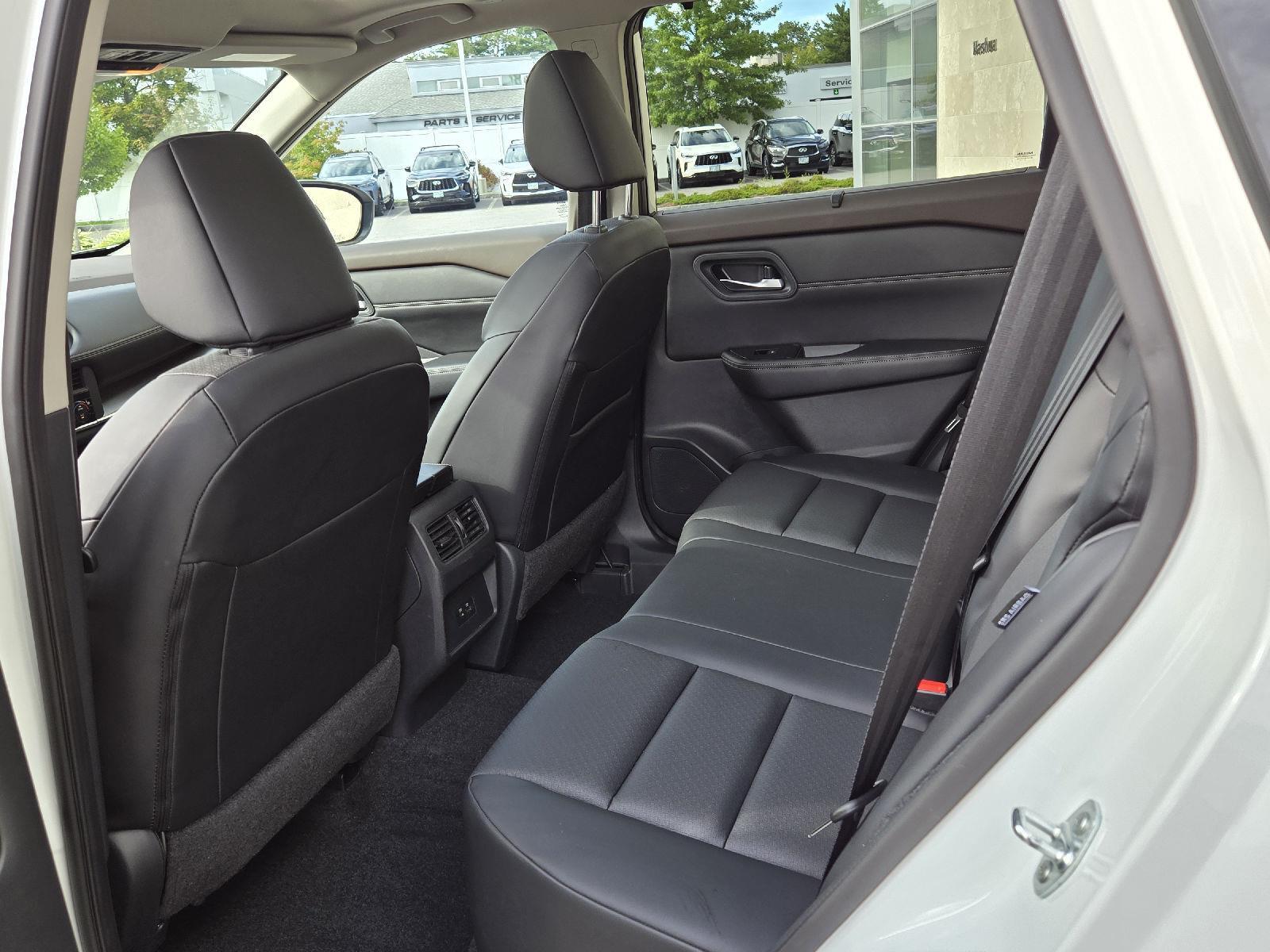 2023 Nissan Rogue SV photo 22