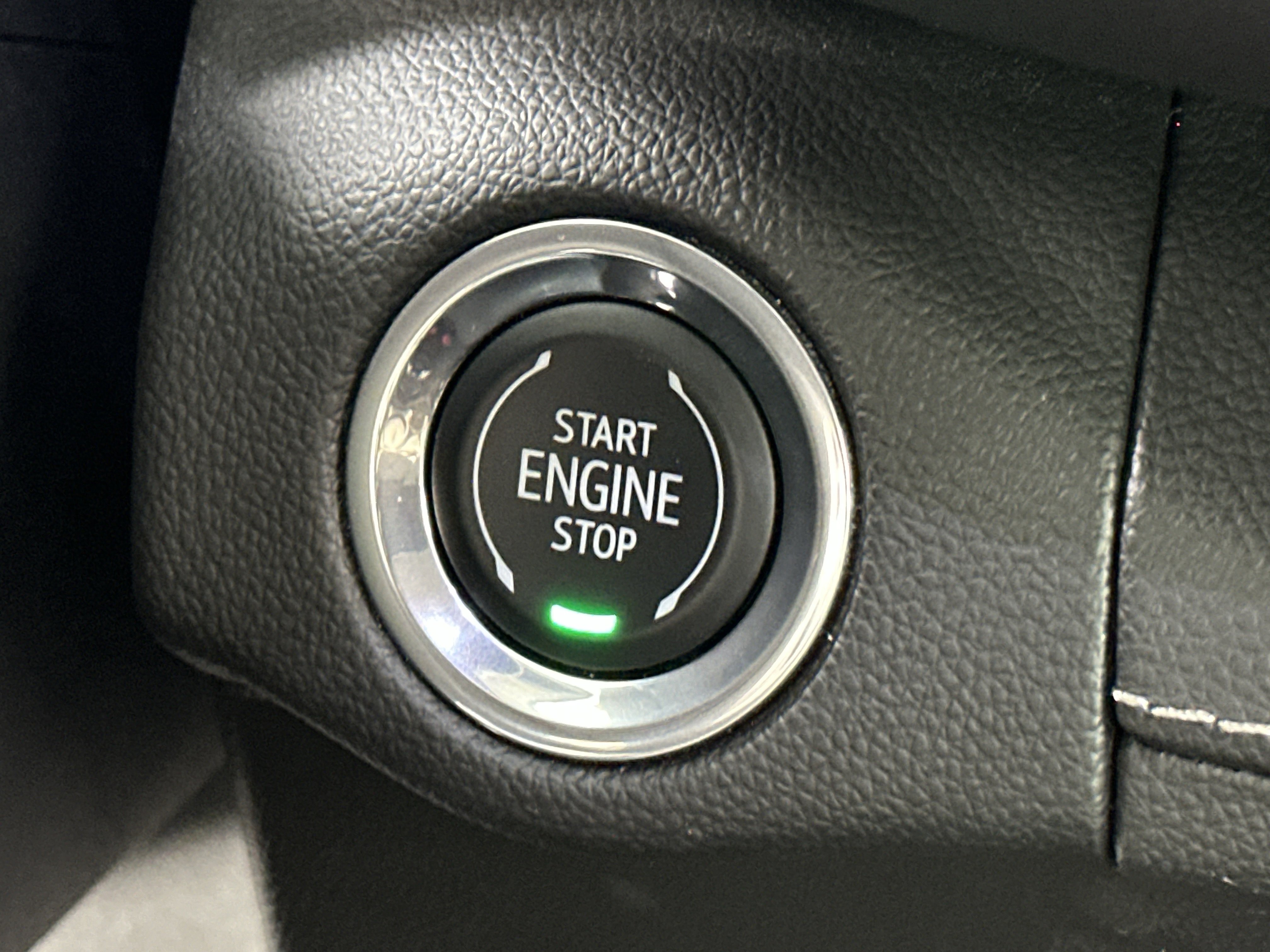 2022 Buick Envision Essence photo 2