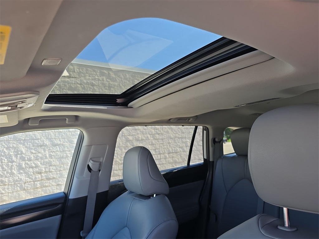 2023 Toyota Highlander XLE photo 14