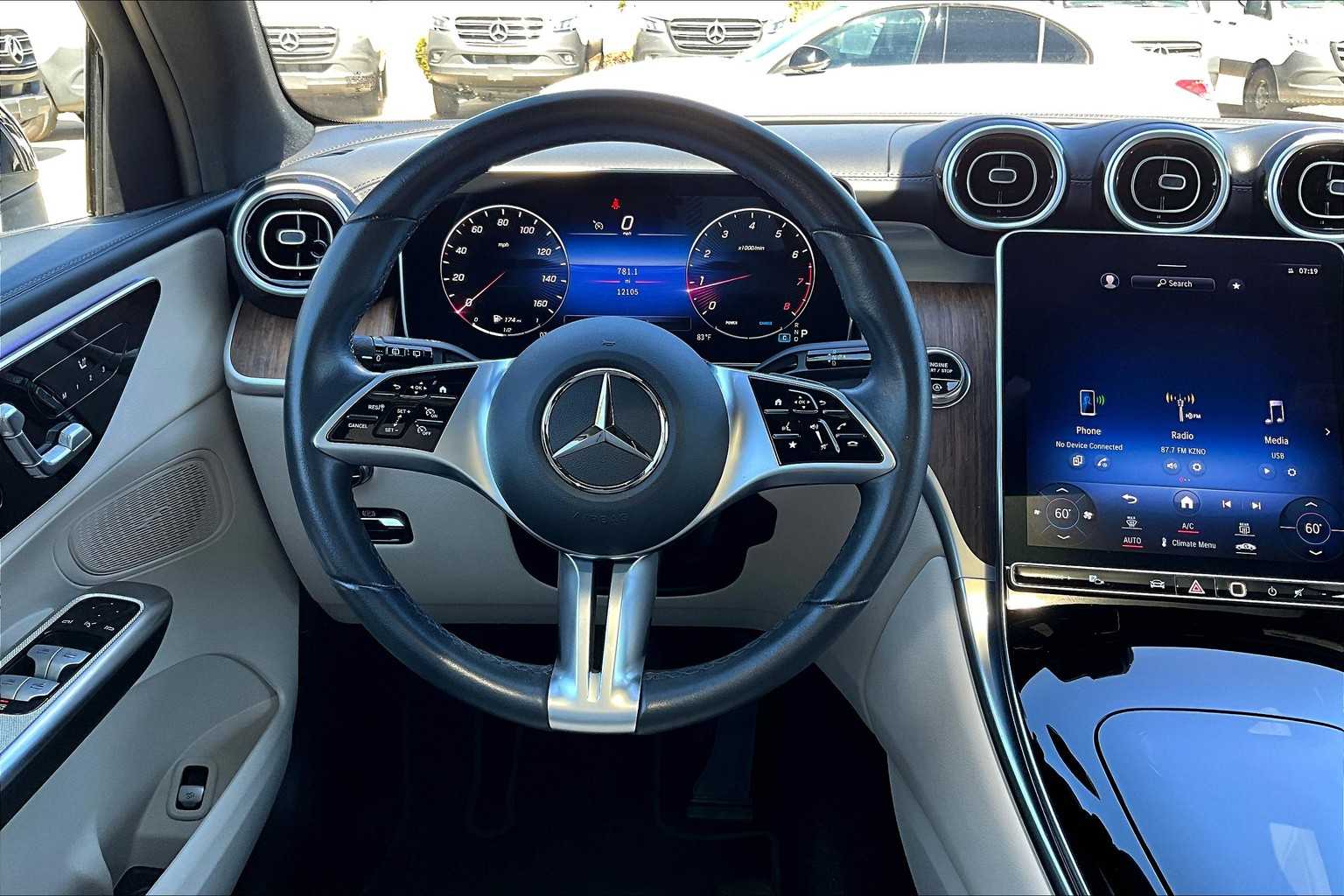 2024 Mercedes Benz GLC 300 4MATIC photo 5