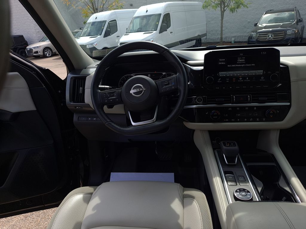 2024 Nissan Pathfinder SL photo 13
