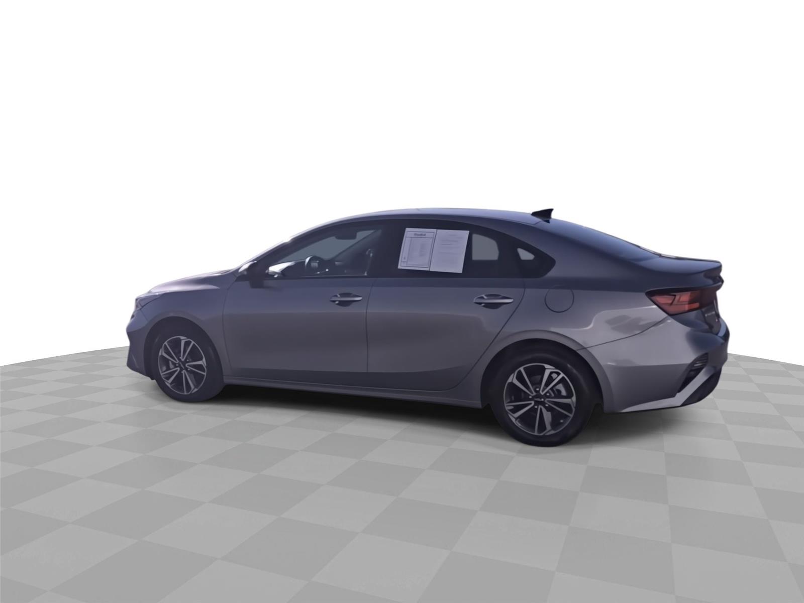 2023 Kia Forte LXS photo 3