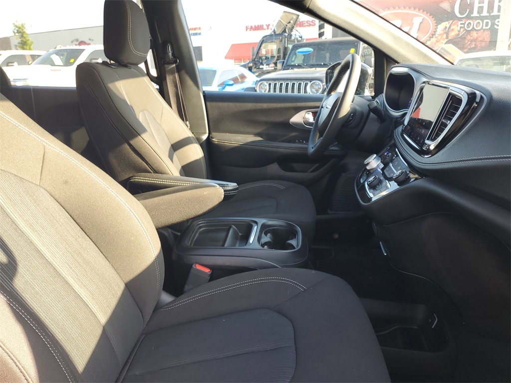 2024 Chrysler Pacifica Touring photo 36