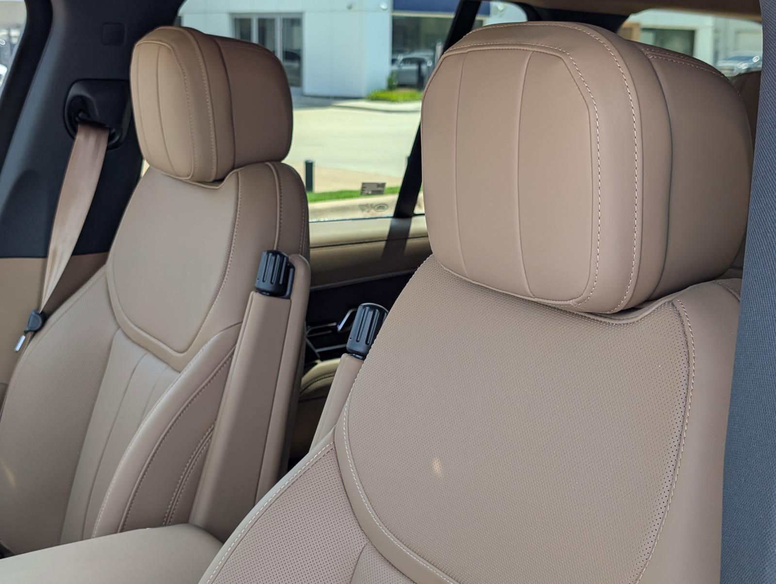 2025 Land Rover Range Rover SE photo 19