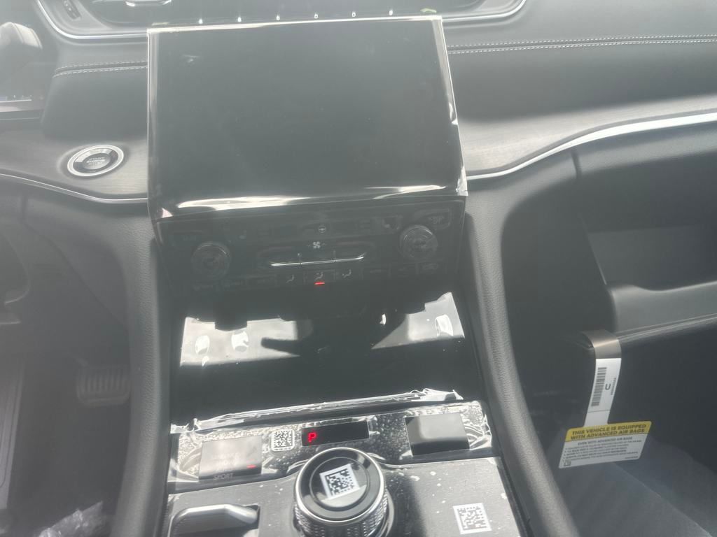 2025 Jeep Grand Cherokee Limited photo 9
