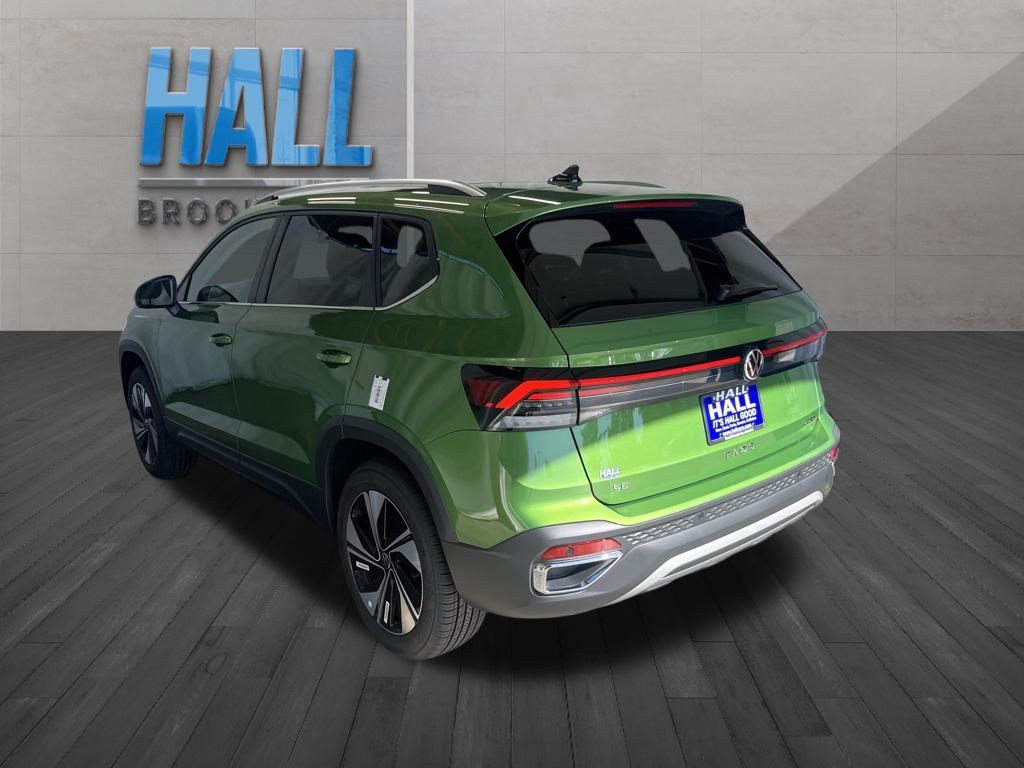 2025 Volkswagen Taos SE photo 3