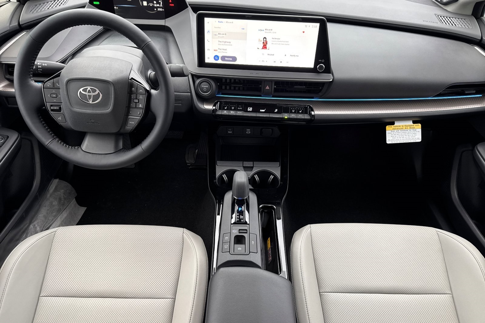 2025 Toyota RAV4 XLE photo 4