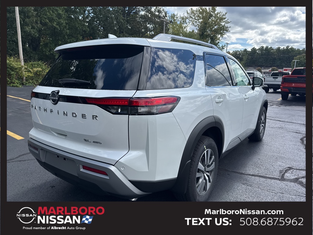 2025 Nissan Pathfinder SL photo 5