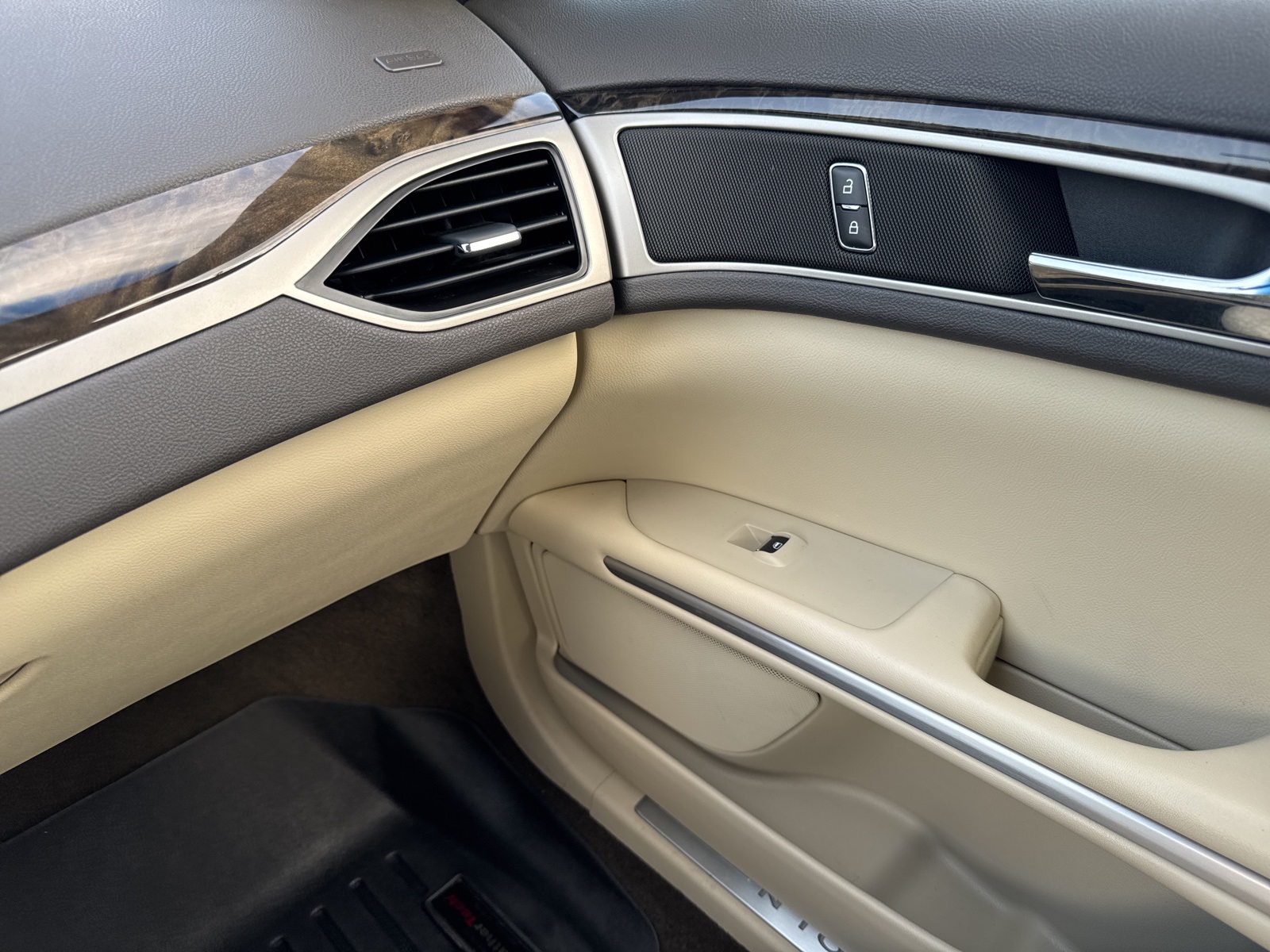 2013 Lincoln MKZ Hybrid photo 16
