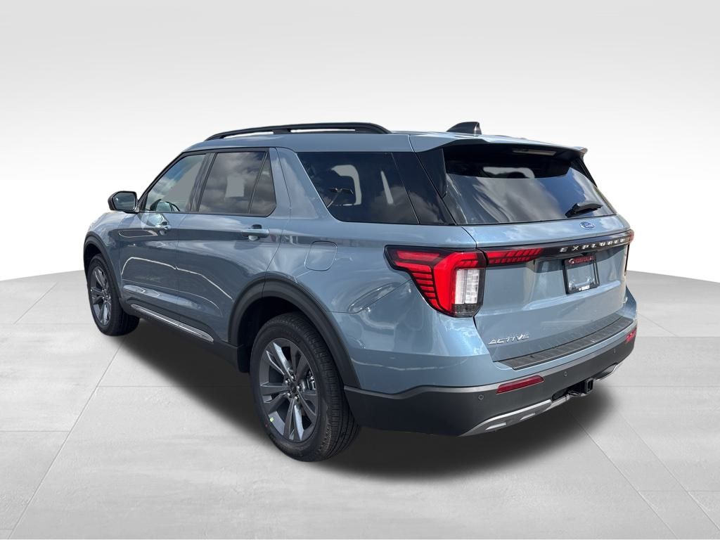 2025 Ford Explorer photo 3